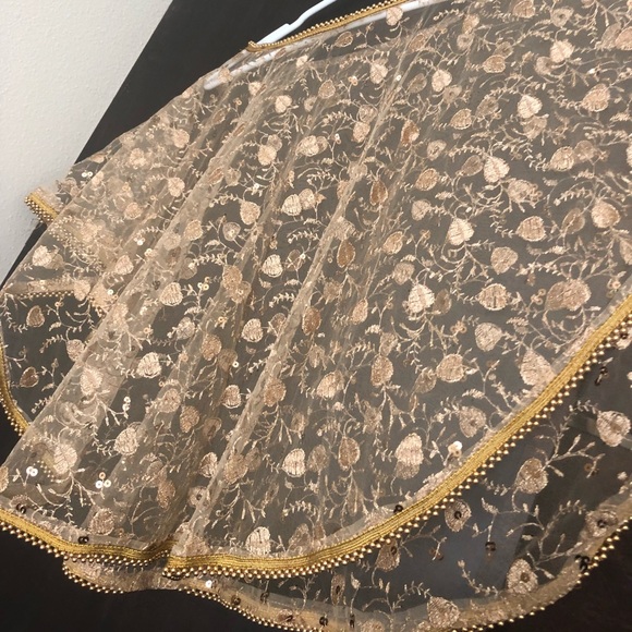 Poncho - Picture 6 of 8